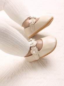 1 双春秋婴儿 0-1 岁女童公主花朵装饰 PU 软底平底鞋