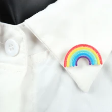 2 件彩色彩虹胸针和新奇纽扣，时尚活泼的包包配饰，骄傲月服装 - 彩色 - 查看 4