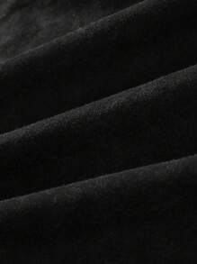 Shwiy 男士休闲水洗复古效果短袖T恤，饰有赛车元素印花和芝加哥23号星形图案，适合日常穿着、街头风格以及春夏穿着。 - 黑色 - 查看 5