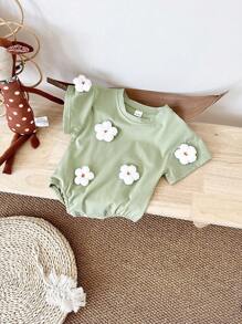 新生儿白色手工钩织绿色花卉短袖按扣连体衣，夏季