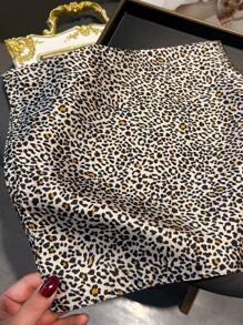 1pc Women's Elegant Vintage Leopard Print Printed Thin Style Square Faux Silk Scarf,Boho Vintage Casual Women's Neck Scarf,Shawl,Light And Thin Comfortable Women's Bandana,For Daily Wear And Outing In Spring And Summer