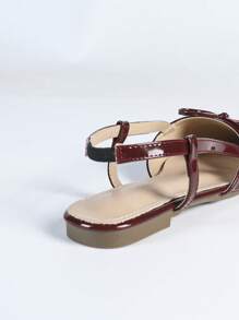 女士新款时尚百搭舒适尖头撞色圣诞新年平底鞋，软底软皮休闲鞋，可搭配连衣裙，四季皆宜