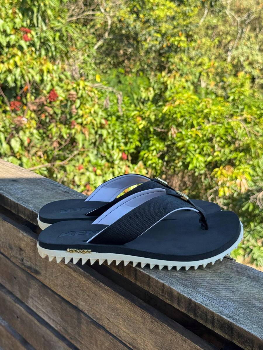 Kenner Kivah Rakka L7 Men's Casual Basic Flip Flops Tractor Sandal Everyday Side Detail - Blanco y Negro - Ver 1