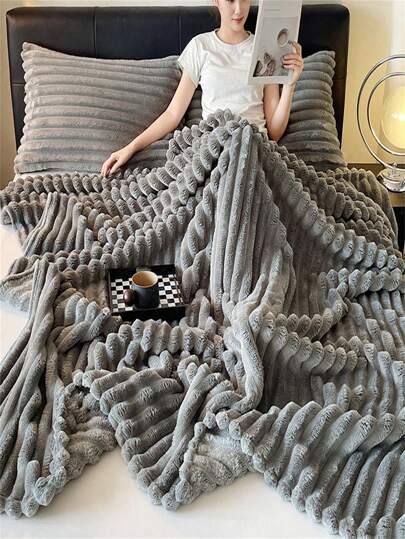 1 件纯色塔夫绸羊毛多功能毯，柔软舒适，适合沙发、午睡、空调、汽车使用，适合客房、卧室和家庭