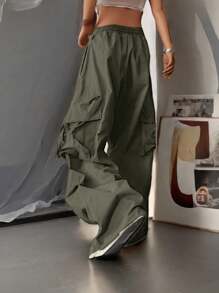 街头高腰翻盖口袋抽绳腰部弹性下摆褶饰休闲阔腿降落伞工装裤 - 軍綠色 - 查看 6