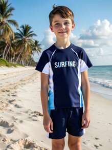 新款时尚男童分体泳衣、短袖和短裤，适合游泳和冲浪的保守泳装