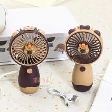 Mini portátil y adorable, con carga USB, este ventilador de escritorio con soporte es ideal para viajar. Ofrece tres niveles de velocidad del viento. Perfecto para actividades al aire libre en verano. La base del ventilador es desmontable (marrón/caqui). - Caqui - Ver 8