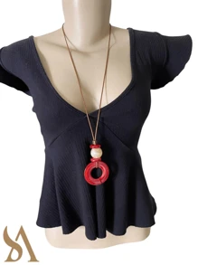 MAXI COLAR LONGO CORDÃO MARROM COM PEÇAS DE RESINA VERMELHO E BEGE - Vermelho - Visão 4