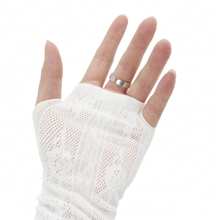 Women Lace Hollow Out Shrug Open Front Cropped Cardigan Bolero Fishnet Shawl Arm Sleeves With Finger Holes Halloween Costume Accessories - 淺粉色 - 查看 7