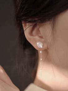 1 paire de boucles d'oreilles gouttes en argent sterling S925 avec fleur rose multicolore fantaisie. Délicates pour le port quotidien, hypoallergéniques, élégantes et luxueuses avec une chaîne à gland. Convient aux femmes, livré avec un coffret cadeau.