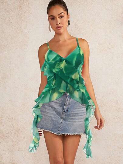 Blusa de tirantes con volantes y estampado total en talla grande