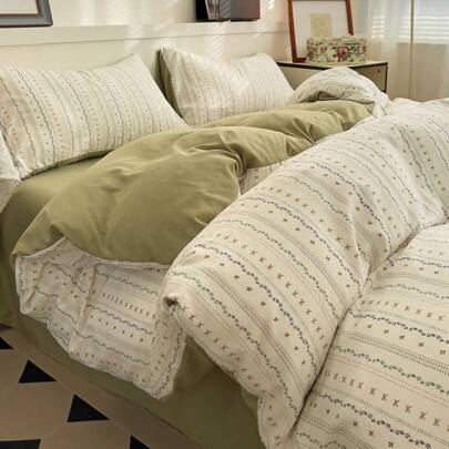 3/4pcs Vintage Ditsy Floral Garden Polyester Delicate & Cute Bedding Set, Bow-Knot Pattern Zipper Duvet Cover Set, Simple Style Olive Green Striped Print Duvet Cover Set (1 Duvet Cover + 1 Bed Sheet + 1/2 Pillow Covers, Exclude Filler)