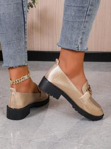 2024 neue glänzende Lackleder Quasten Mittelabsatz Retro Loafer, Lässig Flats, passend für kleine halbe Größen, Große Größen, Mode Studenten