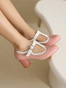 Chaussures décontractées pour femmes, talons compensés rétro français marron printemps 2025. Chaussures à talons épais polyvalentes de couleur bonbon avec une bride à boucle pour femmes