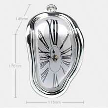 Une horloge vintage de style nordique torsadée, une horloge décorative de coin de table, une horloge murale rétro aux chiffres romains, une décoration d'horloge simple et avancée, une horloge aux chiffres romains pour le salon et le bureau, une décoration rétro douce, une horloge murale silencieuse explosive pour la décoration de la maison, une horloge pliante en cadeau pour l'anniversaire, la remise des diplômes et la décoration de la chambre, une horloge numérique avec alarme