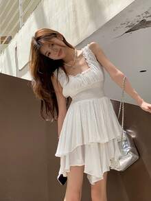 不对称剪裁柔软荷叶边蛋糕连衣裙