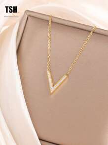 1pc Titanium Steel Minimalist Small V Letter Pendant Necklace, Delicate Clavicle Chain, Luxury Tiny Jewelry Gift