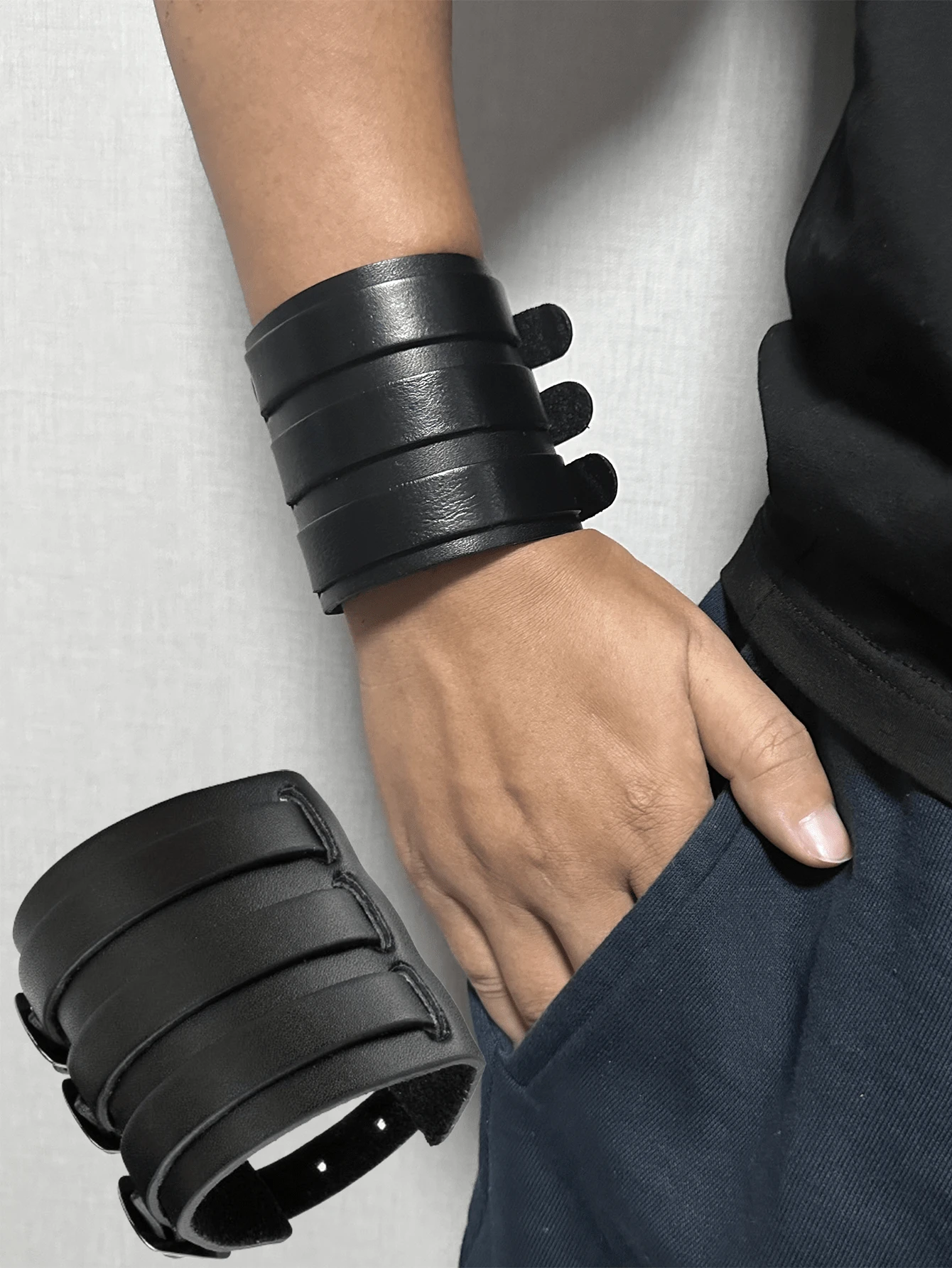 1/2Pcs Black Punk Rock Style Three Layered Bracelet Wide PU Leather Wristband Bracelet - Adjustable, , Edgy Fashion Punk Bracelet For Men Couples And Party - Three-buckle Leather Bracelet - View 1