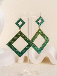 1 对时尚百搭的几何镂空渐变闪亮水晶吊坠耳环，适合女性参加派对、婚礼时佩戴