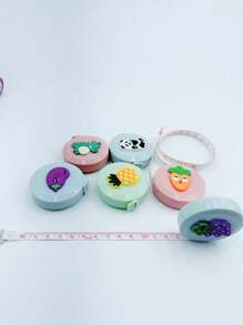 1 pieza Cinta métrica Mini Fija con dibujos animados, cinta métrica de plástico portátil y adorable para medir circunferencias, de 1,5m, color aleatorio