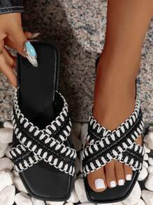 Girl's Comfortable Soft Bottom Black & White Criss-Cross Design Open Toe Flat Sandals, Casual & Fashionable For Teenagers, Summer Beach, Indoor, Daily Wear - Black - View 2