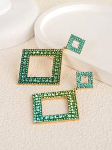 1 对时尚百搭的几何镂空渐变闪亮水晶吊坠耳环，适合女性参加派对、婚礼时佩戴