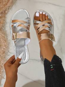 夏季新款 2025 拼接金属扣设计时尚舒适户外平底沙滩拖鞋