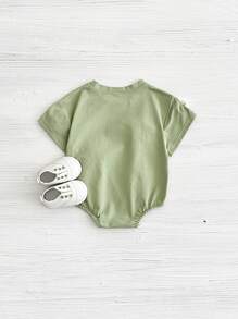 新生儿白色手工钩织绿色花卉短袖按扣连体衣，夏季