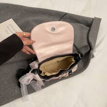 Bolso de hombro estilo Y2K Baddie con bloques de color y decoración de lazo de cinta de encaje, con solapa con plisado de nube, bolso de mano de moda callejera para mujer con colgante, para usar en el hombro y cruzado