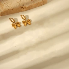 1 对时尚简约不锈钢蝴蝶结耳环，适合女性日常佩戴