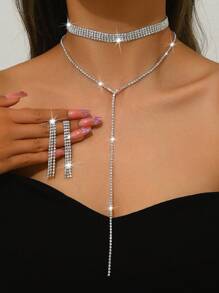 1 件双层 Y 形水钻项链 + 1 对奢华水钻耳环，适合正式活动