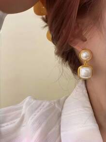 一对金色优雅珍珠几何水滴耳环，高端法式风格耳环，适合女士参加派对、婚礼、送礼、日常佩戴 - 彩色 - 查看 4