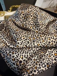 1pc Women's Elegant Vintage Leopard Print Printed Thin Style Square Faux Silk Scarf,Boho Vintage Casual Women's Neck Scarf,Shawl,Light And Thin Comfortable Women's Bandana,For Daily Wear And Outing In Spring And Summer