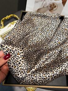 1pc Women's Elegant Vintage Leopard Print Printed Thin Style Square Faux Silk Scarf,Boho Vintage Casual Women's Neck Scarf,Shawl,Light And Thin Comfortable Women's Bandana,For Daily Wear And Outing In Spring And Summer
