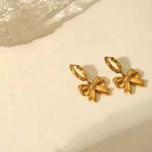 1 对时尚简约不锈钢蝴蝶结耳环，适合女性日常佩戴