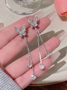 1 对优雅迷人的小巧蝴蝶设计水钻镶嵌耳环，配有可拆卸流苏，适合女性日常和约会佩戴