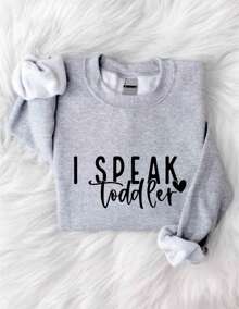 Camiseta para anuncio de embarazo en Navidad, camiseta "Un pequeño que está por llegar", camiseta de maternidad navideña, camiseta para revelar al bebé en vacaciones, regalo para mamá nueva en Navidad. TX-107