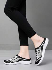 1 Đôi giày thể thao lười đan Totem đen trắng cho nữ, nhẹ, chống trượt, thoáng khí, thích hợp cho đi bộ ngoài trời, trong nhà và thể thao - Đen và trắng - Xem 6