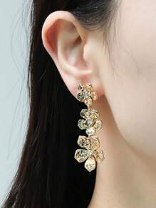 Retro Long Style, Long Water Droplet Tassel, Ear Line Flower, Earrings With Simple Snowflake Leaves, Fashionable And High-End Feel, Elegant And Handmade Accessories, Ladies' Daily Party Accessories, Fashionable Jewelry, Best Friend Gifts