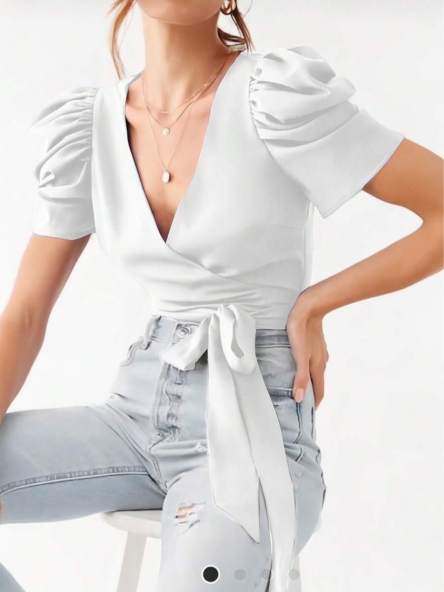 Blusa con mangas abullonadas, cierre envolvente y nudo delantero - Blanco - Ver 1