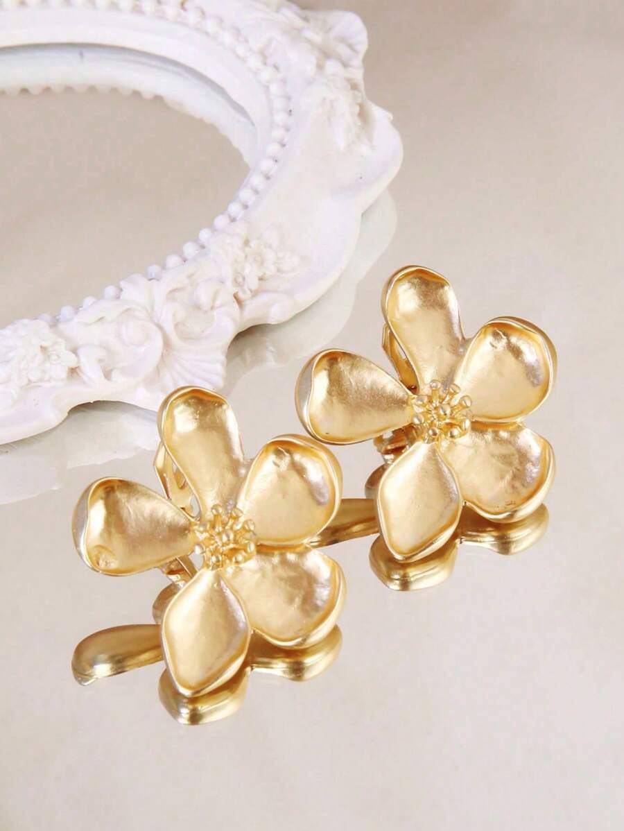 1 Pair Of Exaggerated European And American Style Metal Ear Clips, Suitable For Women's Daily Wear - Gold - View 1