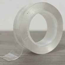 这款纳米胶带足够长，具有超强粘性和高透明度。它也是一种可清洗的双面胶带，可以重复使用。它防水耐热，适用于舒适的家庭、潮湿的浴室、烟雾缭绕的厨房或日常办公环境中的各种粘合需求。