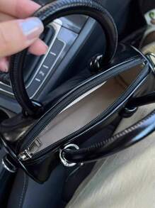 深色优雅亮面油皮圆柱包，小众设计波士顿枕头小包，时尚西式手提斜挎包 - 黑色 - 查看 7