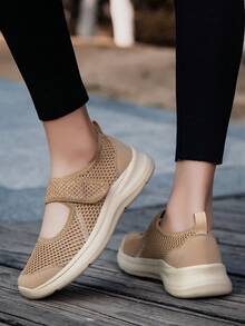 女士经典时尚弹力网眼透气步行鞋 - 卡其色 - 查看 2