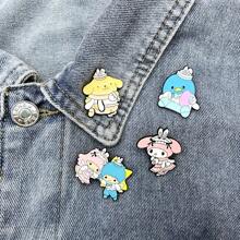 Sanrio Alfileres de solapa esmaltados de la familia de dibujos animados Sanrio, prendedores de metal bonitos de Hello Kitty, Kuromi, Cinnamoroll, figuras de anime Kawaii para la mochila