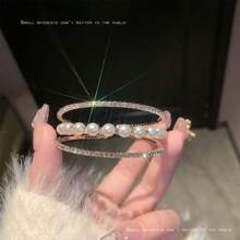 1 件多层珍珠和水钻环绕式弹性手镯