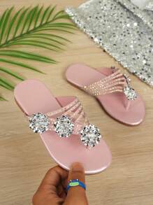 1双带有多层炫彩水晶花装饰的人字拖，配以3D立体花朵装饰。 - 粉色 - 查看 1
