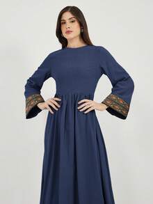 女士时尚提花拼接喇叭袖连衣裙，端庄