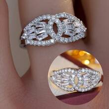 1 st. Vrouwen Zirconia Ingelegde Klassieke Eenvoudige Alledaagse/Feest/Geschenk Ring, Elegant & Veelzijdig