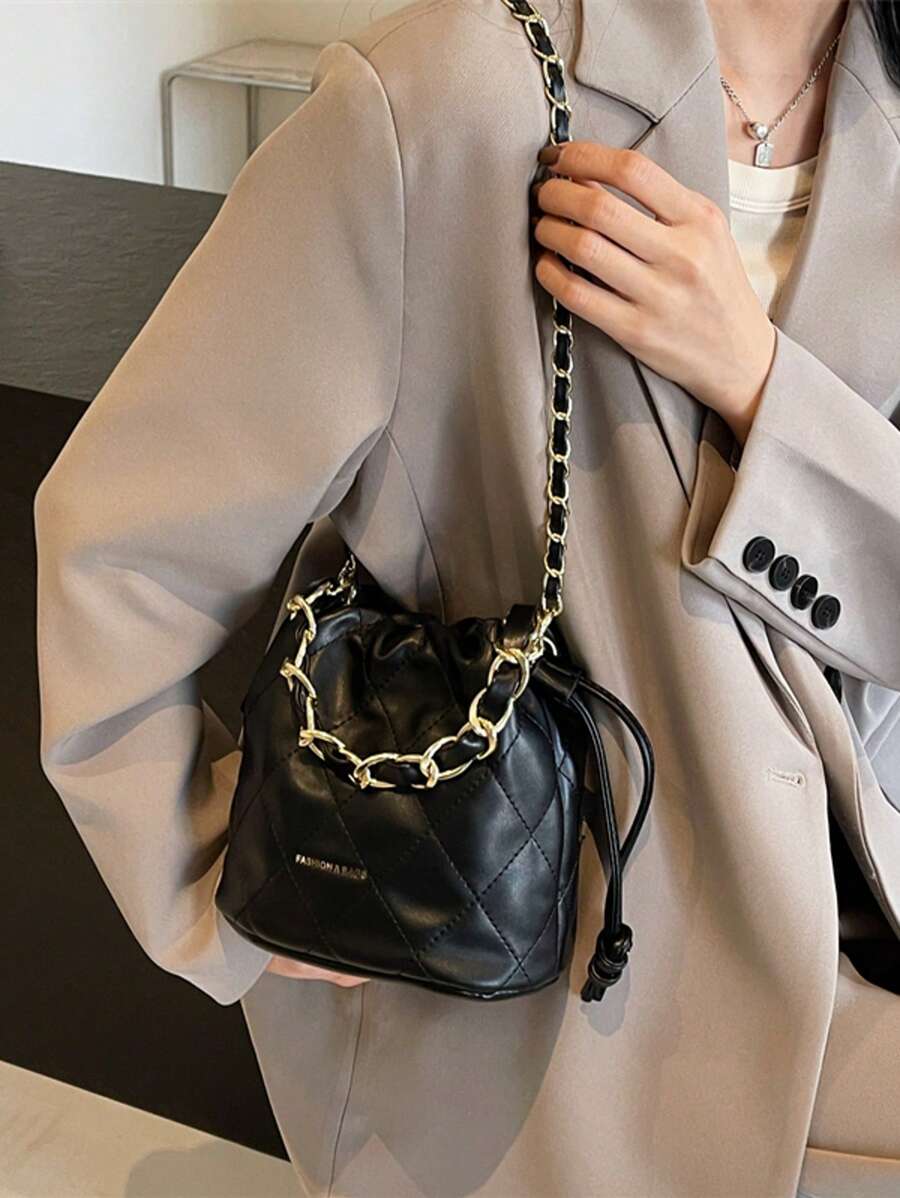 Bolso de hombro tipo cubo con decoración de cadena de moda versátil, bolso de bandolera simple y elegante